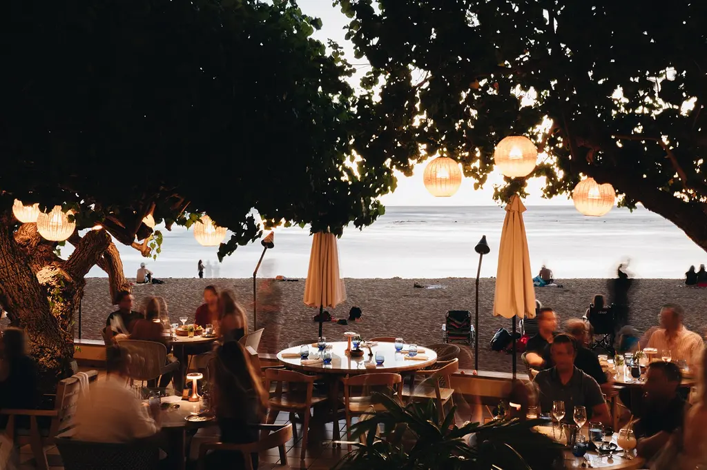 Kaimana Beach Hotel image 4