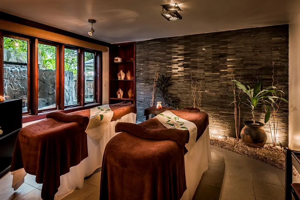 Warwick Fiji image 15