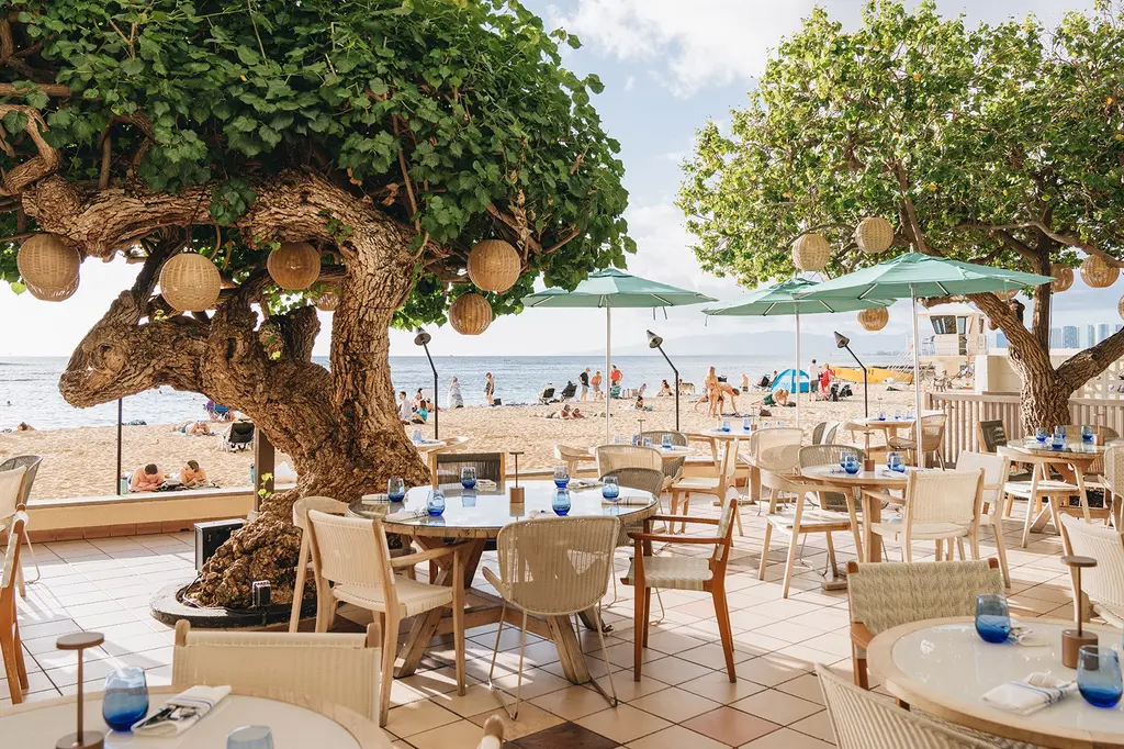 Kaimana Beach Hotel image 2