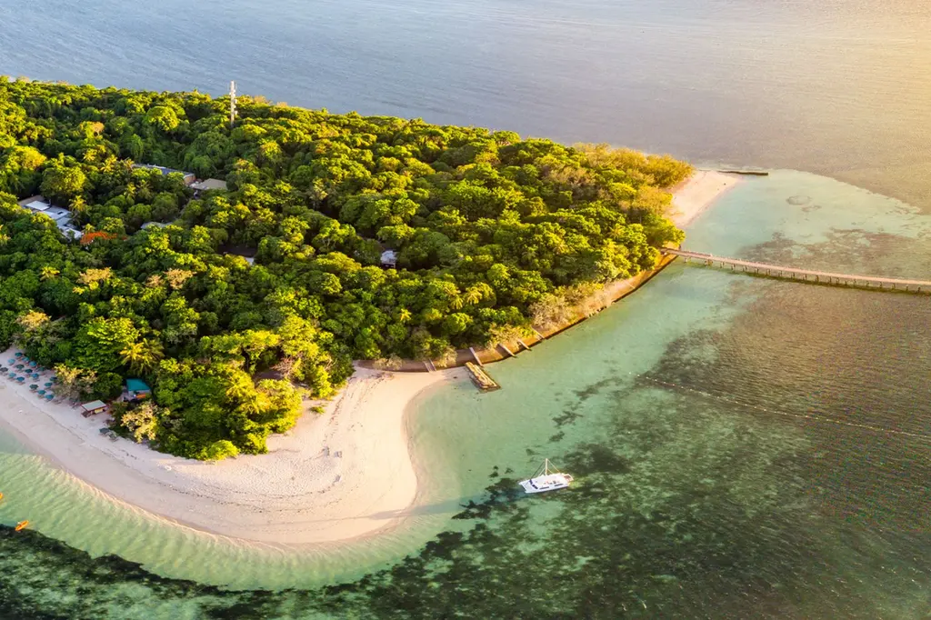 Green Island Resort image 13
