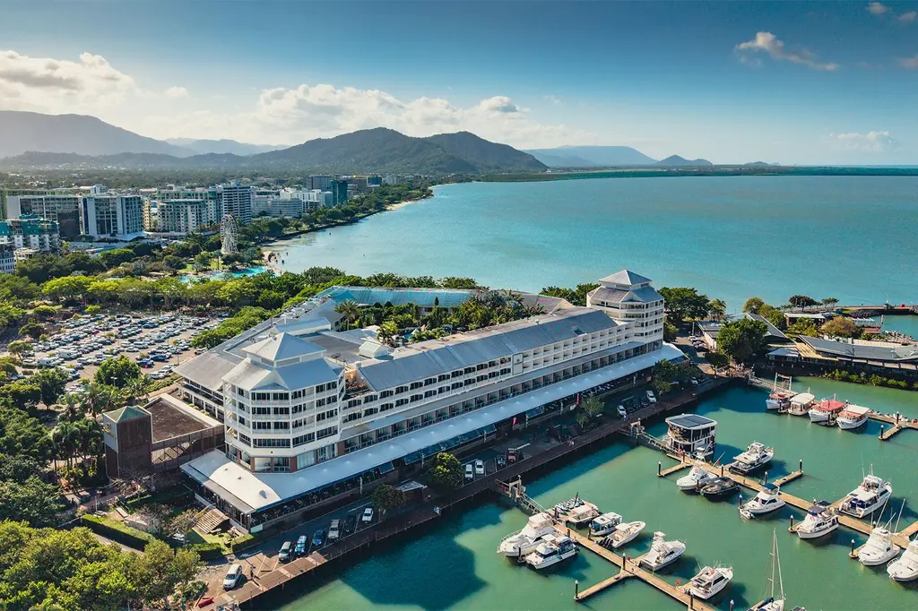 Shangri-La The Marina, Cairns image 1
